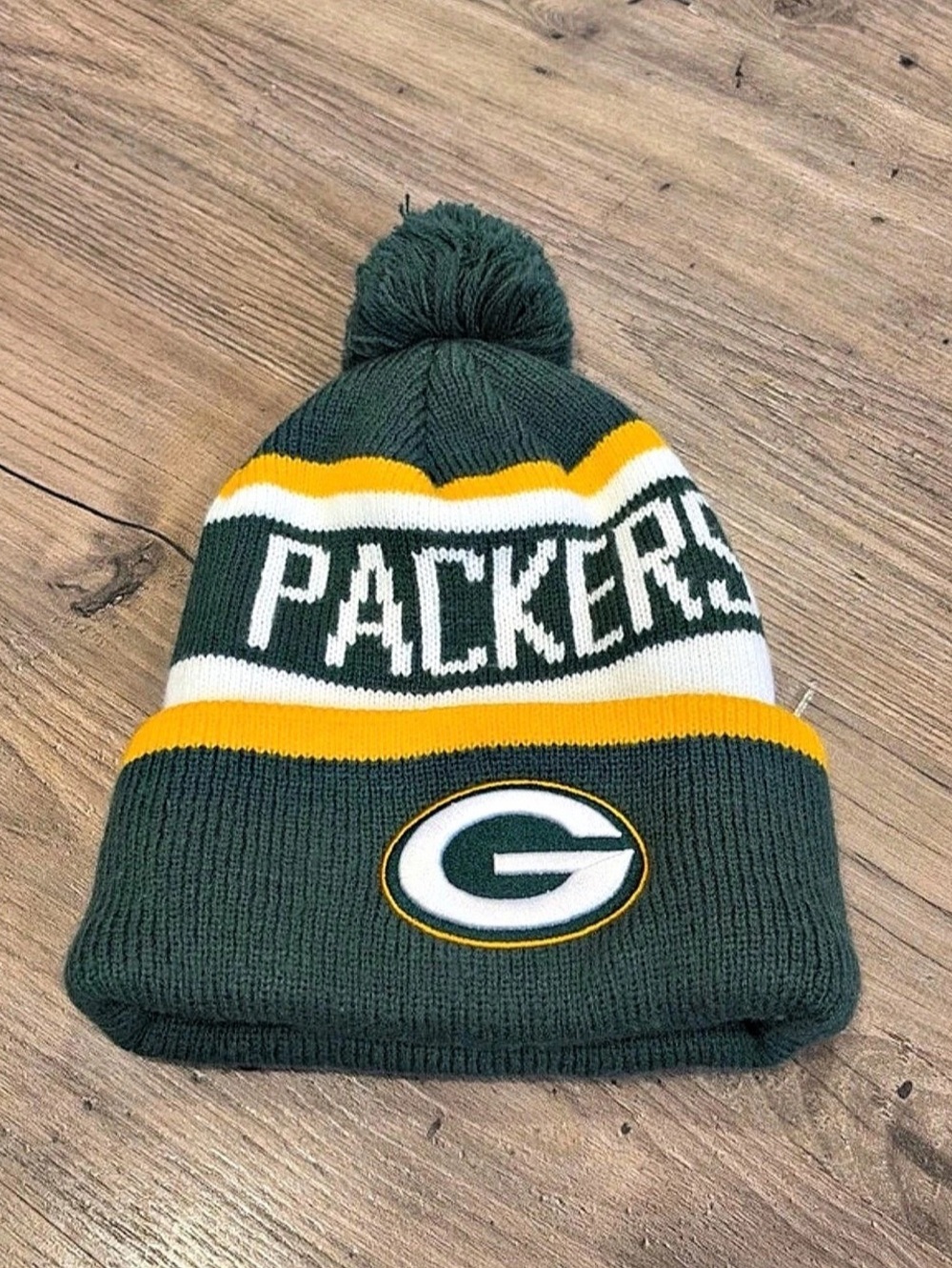 New Era Green Bay Packers 2-Tone Text Cuffed Pom Beanie